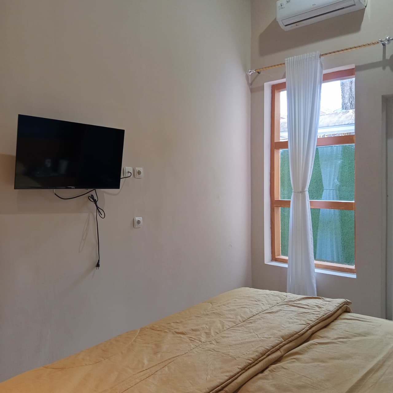 TV dan Kasur Superior Jember
